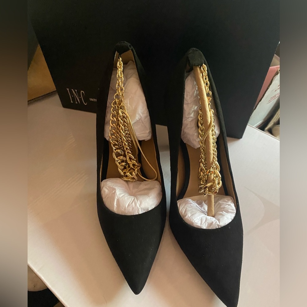 NIB INC International Black Leather Heels with Gold Ankle Chain.